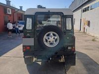 Usata Land Rover Defender 122 CV (89 kW) 2000 Verde SUV