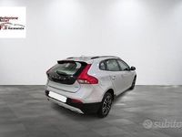 Usata Volvo V40 Plus 120 CV (88 kW) 2019 Bianco Berlina