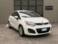 Usata Kia Rio 84 CV (61 kW) 2015 Bianco Berlina