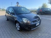 Usata Ford Fiesta Titanium 68 CV (50 kW) 2008 Grigio Utilitaria