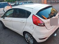 Usata Ford Fiesta 75 CV (55 kW) 2013 Bianco Utilitaria