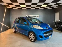 Usata Peugeot 107 68 CV (50 kW) 2011 Blu Utilitaria