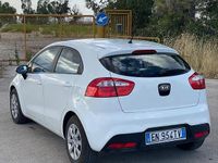Usata Kia Rio 75 CV (55 kW) 2013 Bianco Utilitaria