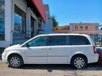 Usata Chrysler Voyager 164 CV (120 kW) 2010 Bianco Monovolume