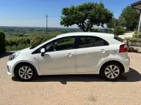 Käytetty Kia Rio 75 HP (55 kW) 2015 Valkoinen Sedan