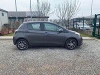 Usata Toyota Yaris Lounge 69 CV (50 kW) 2014 Grigio scuro Utilitaria