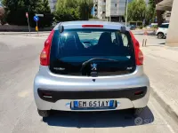 Usata Peugeot 107 68 CV (50 kW) 2012 Grigio Utilitaria