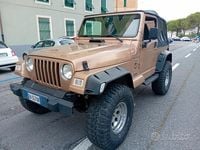 Usado Jeep Wrangler 241 HP (177 kW) 2001 Dourado SUV