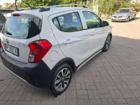 Usata Opel Karl Rocks 75 CV (55 kW) 2018 Bianco Utilitaria