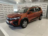 Usado Dacia Jogger Expression 101 CV (74 kW) 2023 Rojo Monovolumen