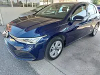 Usata VW Golf VIII Life 110 CV (80 kW) 2022 Blu Berlina