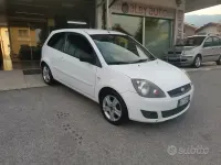 Usata Ford Fiesta 75 CV (55 kW) 2008 Bianco Utilitaria