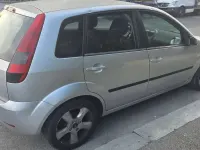 Usata Ford Fiesta Ghia 75 CV (55 kW) 2005 Grigio Utilitaria