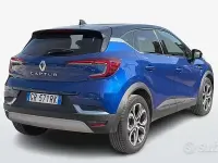 Usata Renault Captur Intens 101 CV (74 kW) 2023 Blu scuro SUV