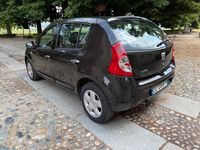 Brugt Dacia Sandero Lauréate 75 HK (55 kW) 2010 Grå Hatchback
