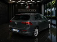 Usata VW Golf VIII Life 131 CV (96 kW) 2021 Grigio Berlina