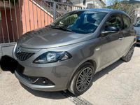 Usata Lancia Ypsilon 70 CV (51 kW) 2022 Grigio Utilitaria