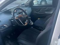 Usata Lancia Ypsilon 80 CV (58 kW) 2014 Bianco Utilitaria