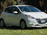 Usata Peugeot 208 Allure 81 CV (59 kW) 2014 Bianco Utilitaria