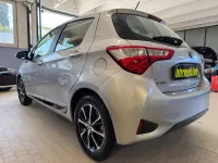 Usata Toyota Yaris Hybrid Lounge 73 CV (53 kW) 2019 Argento Berlina