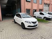 Usata Lancia Ypsilon Gold 69 CV (50 kW) 2022 Bianco latte Utilitaria