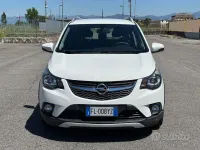 Usata Opel Karl Rocks 73 CV (53 kW) 2017 Bianco Utilitaria