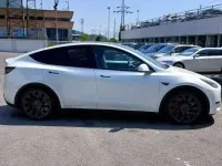 Usata Tesla Model Y 155 kW (211 CV) 2023 Pearl white SUV