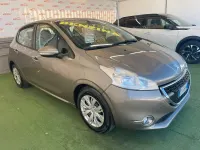 Usata Peugeot 208 82 CV (60 kW) 2013 Oro Utilitaria