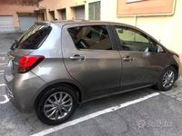 Usata Toyota Yaris Lounge 90 CV (66 kW) 2017 Grigio Berlina