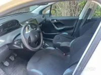 Usata Peugeot 208 68 CV (50 kW) 2013 Bianco Utilitaria