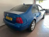 Usata VW Bora 130 CV (95 kW) 2002 Blu Berlina