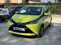 Usata Toyota Aygo X-play 70 CV (51 kW) 2017 Giallo Utilitaria