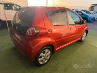 Usata Toyota Aygo 68 CV (50 kW) 2012 Arancione Utilitaria