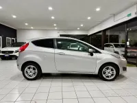 Usata Ford Fiesta Titanium 75 CV (55 kW) 2013 Grigio Berlina