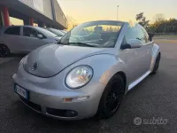 Usata VW New Beetle 105 CV (77 kW) 2005 Argento Utilitaria