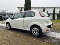 Usata Fiat Punto Dynamic 69 CV (50 kW) 2011 Bianco Utilitaria