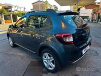 Usata Dacia Sandero Stepway 90 CV (66 kW) 2017 Grigio Berlina
