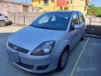 Usado Ford Fiesta 68 HP (50 kW) 2007 Cinzento Citadino
