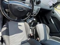 Usata Ford Fiesta 68 CV (50 kW) 2005 Nero Utilitaria