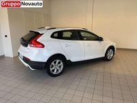 Usata Volvo V40 120 CV (88 kW) 2018 Bianco Utilitaria