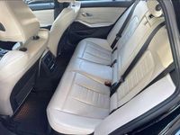 Usata BMW 320 M Sport 190 CV (139 kW) 2021 Black sapphire metallizzato Station wagon