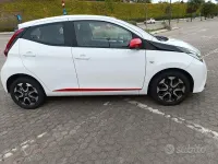 Usata Toyota Aygo Connect Style 72 CV (52 kW) 2021 Bianco Utilitaria