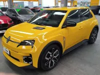 Usata Renault 5 E-Tech Komfort 77 kW (106 CV) 2025 Giallo pop! metallizzato Berlina