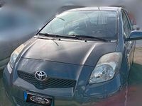Usata Toyota Yaris Sol 90 CV (66 kW) 2010 Grigio Utilitaria