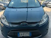 Usata Ford Fiesta Titanium 97 CV (71 kW) 2010 Grigio Berlina