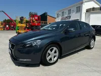 Usata Volvo V40 Momentum 120 CV (88 kW) 2017 Blu Berlina