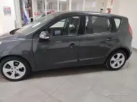 Usata Renault Scénic III Dynamique 110 CV (80 kW) 2010 Giallo Monovolume