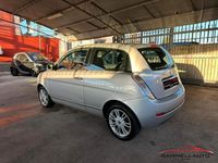 Usata Lancia Ypsilon 75 CV (55 kW) 2012 Argento Utilitaria