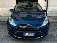 Usata Ford Fiesta Titanium 71 CV (52 kW) 2012 Blu Berlina