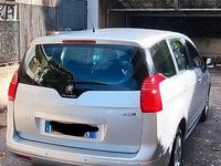Usado Peugeot 5008 Active 115 HP (84 kW) 2013 Cinzento Sedan